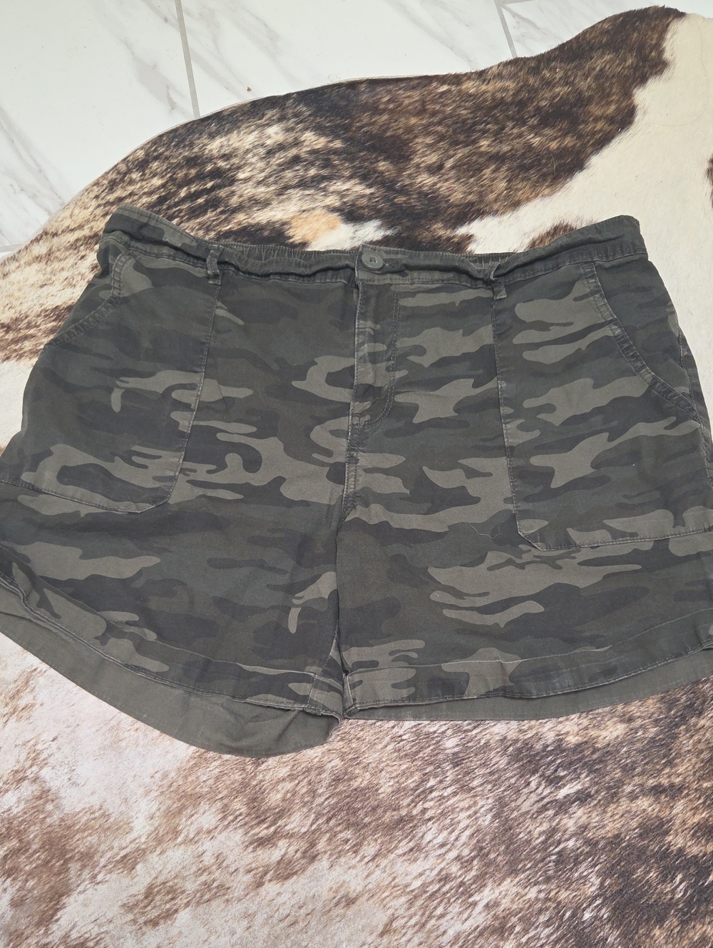 Women’s Camouflage Utility Cargo Shorts — Olive Camo